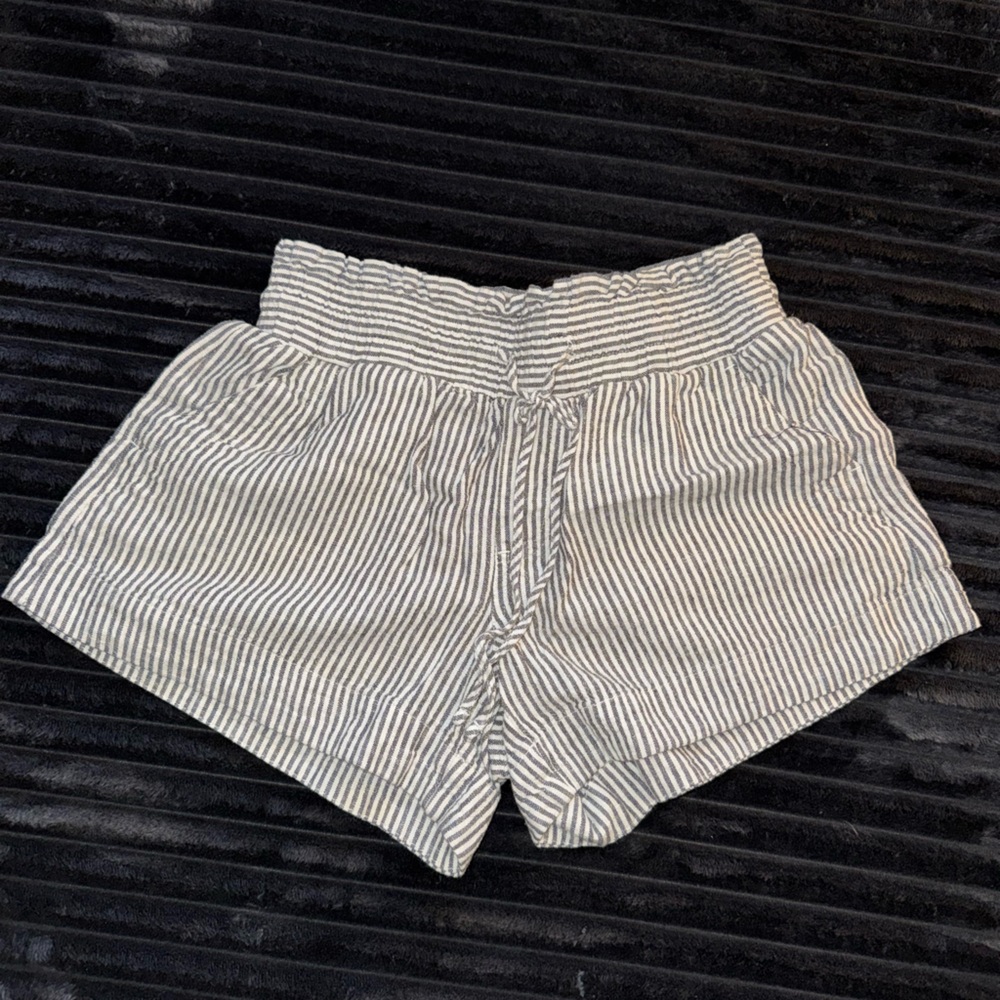 a new day Striped Elastic-Waist Shorts in White and Navy
